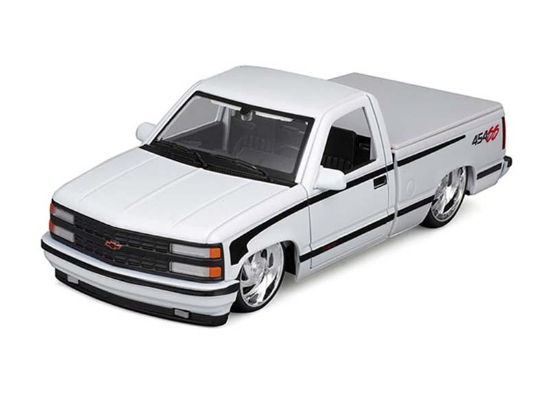 PRE-ORDER 1993 Chevrolet 454 SS Pickup Custom – White (Maisto Design) Diecast 1:24 Scale Model - Maisto 32550WH