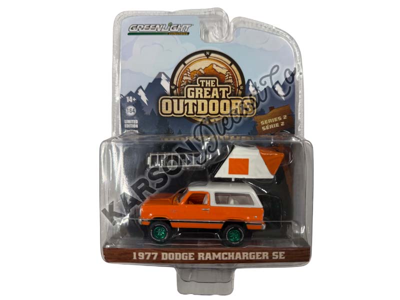 CHASE 1977 Dodge Ramcharger SE w/ Modern Rooftop Tent (The Great Outdoors) Series 2 Diecast 1:64 Scale Model - Greenlight 38030B