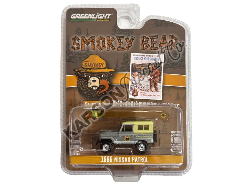 CHASE 1980 Nissan Patrol w/ Canoe on Roof (Smokey Bear Series 3) Diecast 1:64 Scale Model - Greenlight 38060F