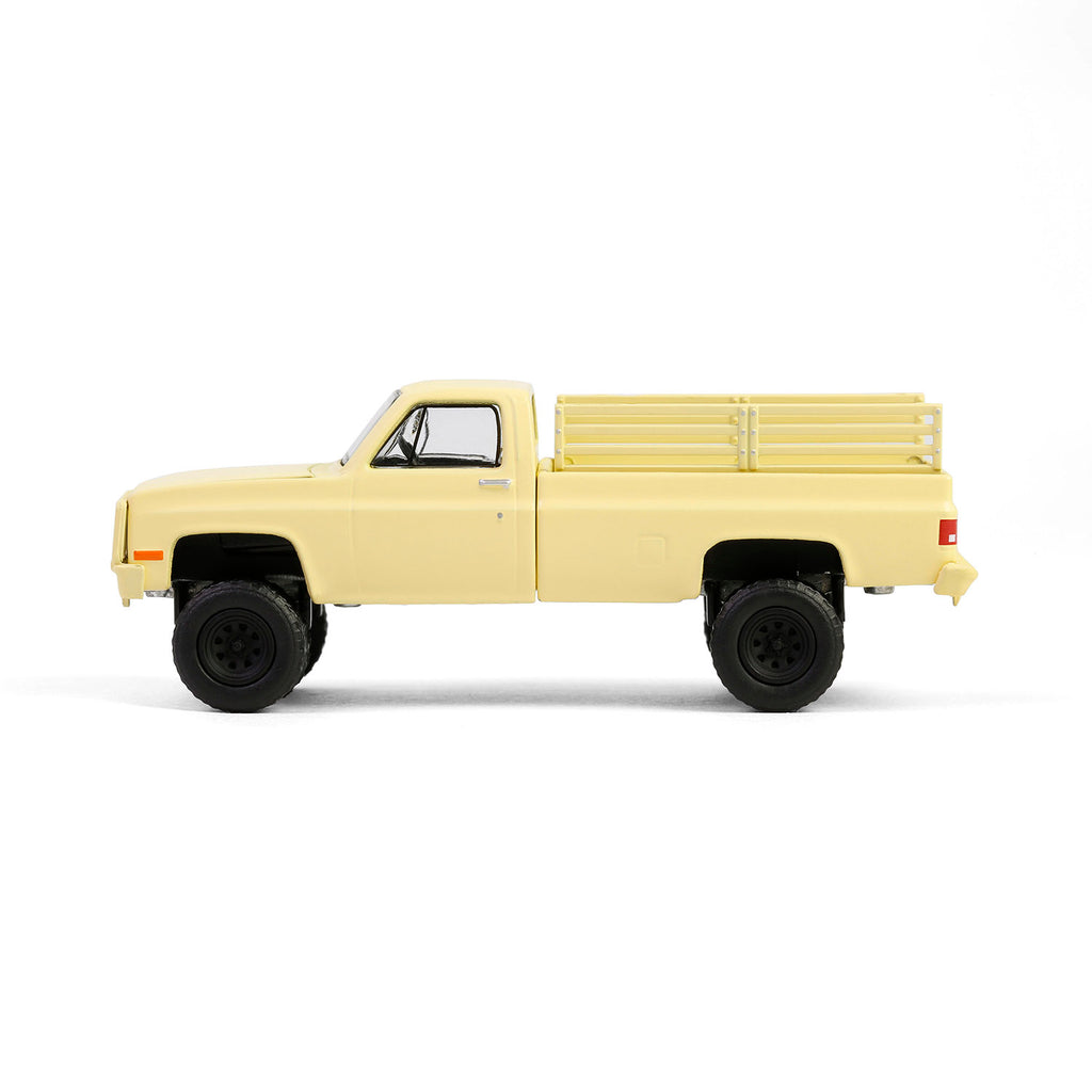 PRE-ORDER 1986 Chevrolet M1008 - Desert Tan (Battalion 64 Series 5) Diecast 1:64 Scale Model - Greenlight 61050F