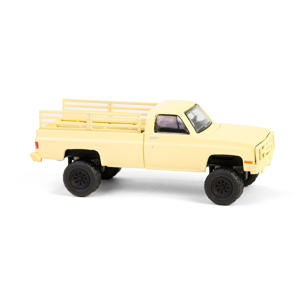 PRE-ORDER 1986 Chevrolet M1008 - Desert Tan (Battalion 64 Series 5) Diecast 1:64 Scale Model - Greenlight 61050F