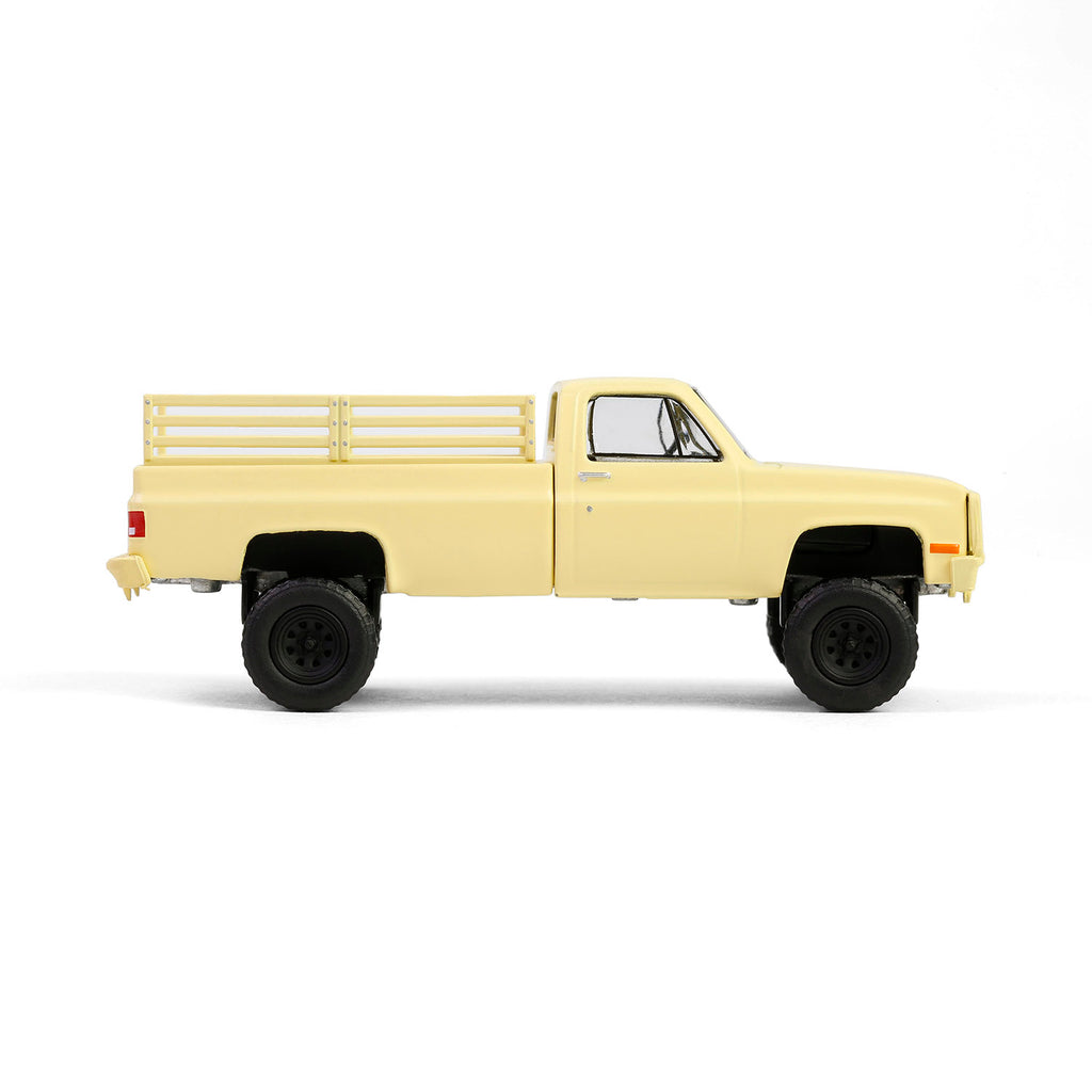 PRE-ORDER 1986 Chevrolet M1008 - Desert Tan (Battalion 64 Series 5) Diecast 1:64 Scale Model - Greenlight 61050F