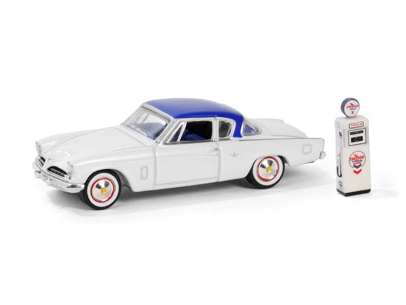 1954 Studebaker Commander Starliner w/ Wayne 505 Gas Pump – Chevron Supreme (The Hobby Shop Series 16) Diecast 1:64 Scale Model - Greenlight 97160B