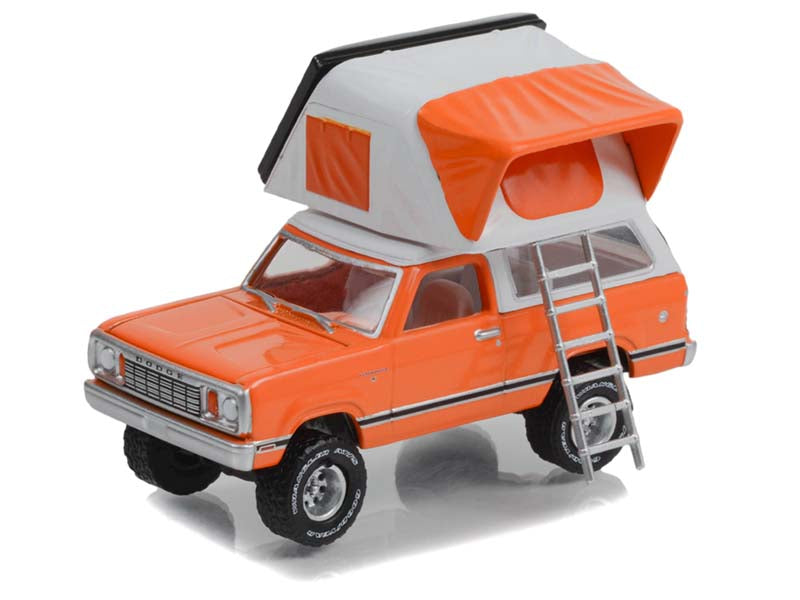 CHASE 1977 Dodge Ramcharger SE w/ Modern Rooftop Tent (The Great Outdoors) Series 2 Diecast 1:64 Scale Model - Greenlight 38030B